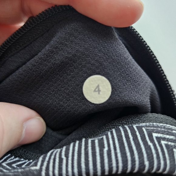 Lululemon Pace Rival Crop Leggings Women Size 4 Black White Geometric Activewear - Picture 13 of 14